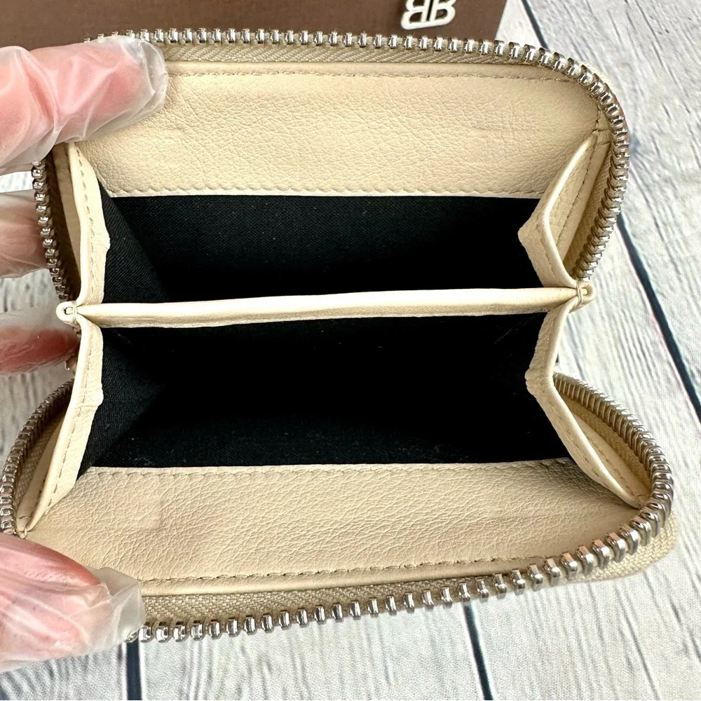 Balenciaga Beige Leather bifold compact zippy wallet with necklace GREAT! - Picture 9 of 16